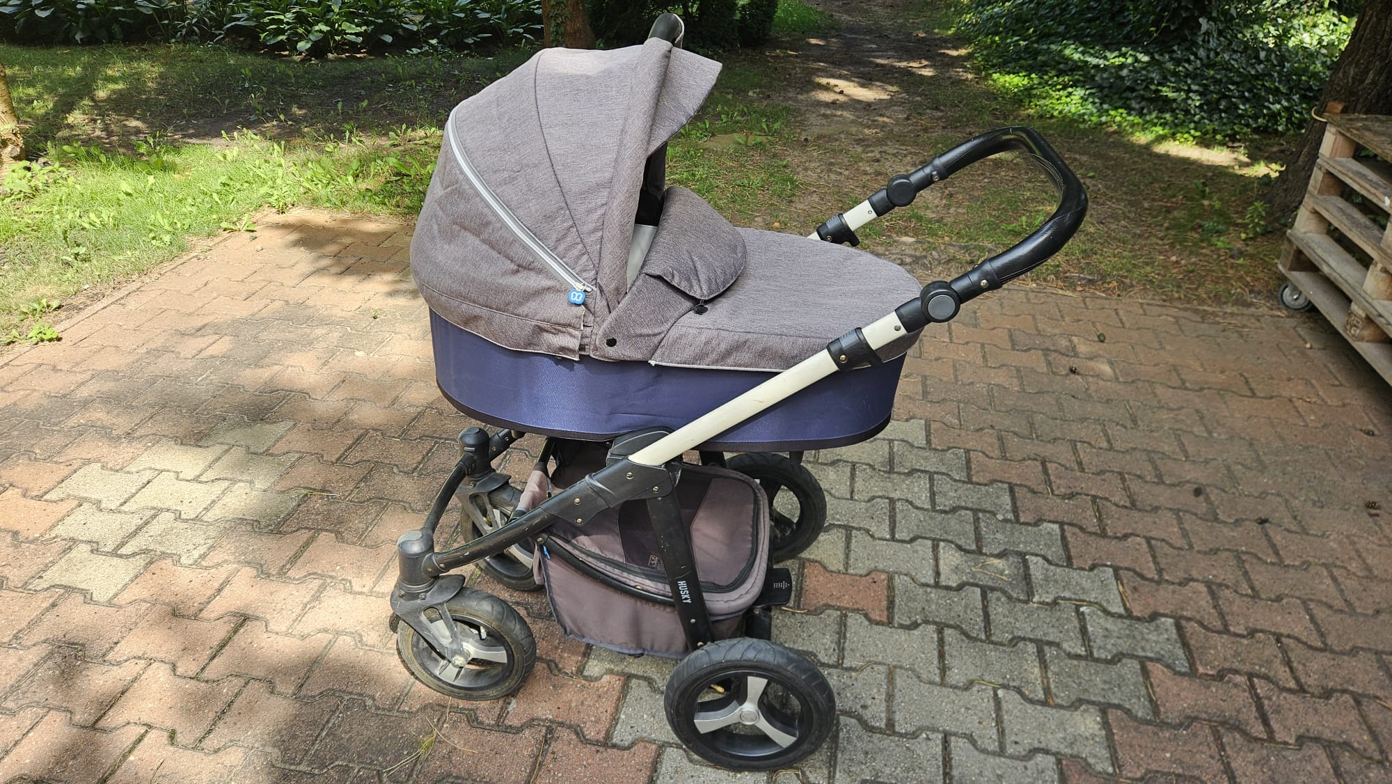 Gondola Baby Design Husky - widok na stelażu